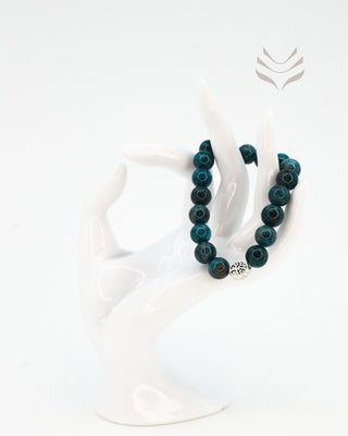 Ambition and Confidence Blue Apatite – Energizing Crystal for Success and Self-Belief by Vani Kabir Studio