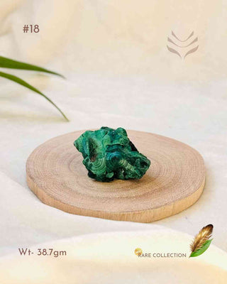 Light-coded raw velvet malachite, 38.7g, on display